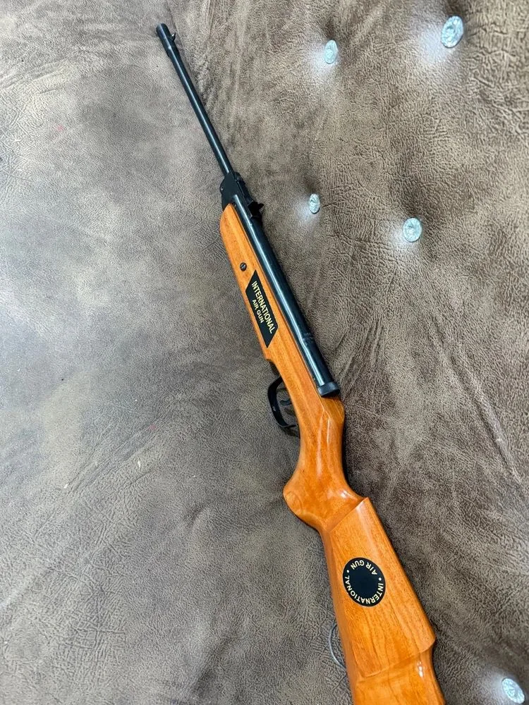 Low-power balloon shooting air gun